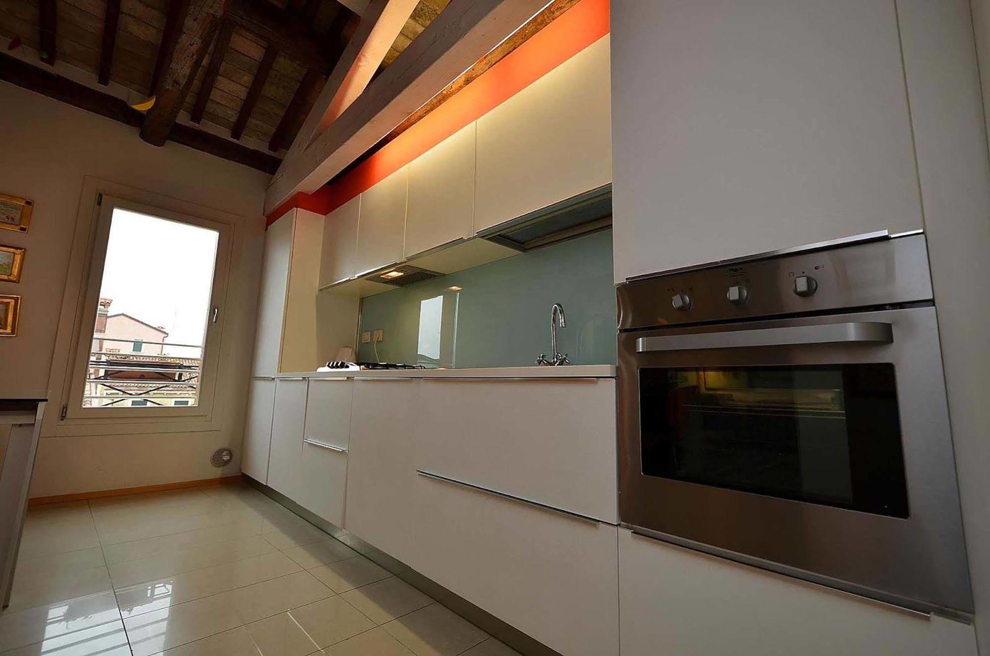 Dandolo-Terrace Apartment เวนิส ภายนอก รูปภาพ