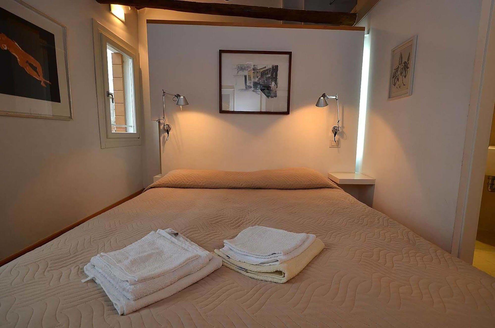 Dandolo-Terrace Apartment เวนิส ภายนอก รูปภาพ